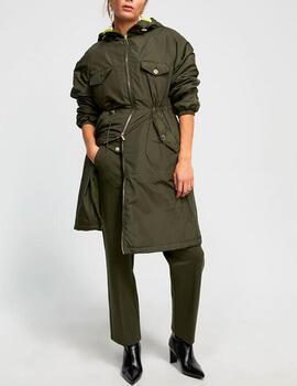 Parka Lola Casademunt logo verde