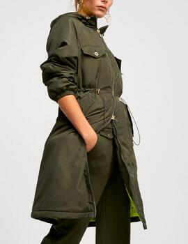 Parka Lola Casademunt logo verde