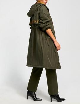 Parka Lola Casademunt logo verde