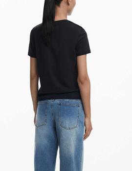 Camiseta Desigual bordado negro